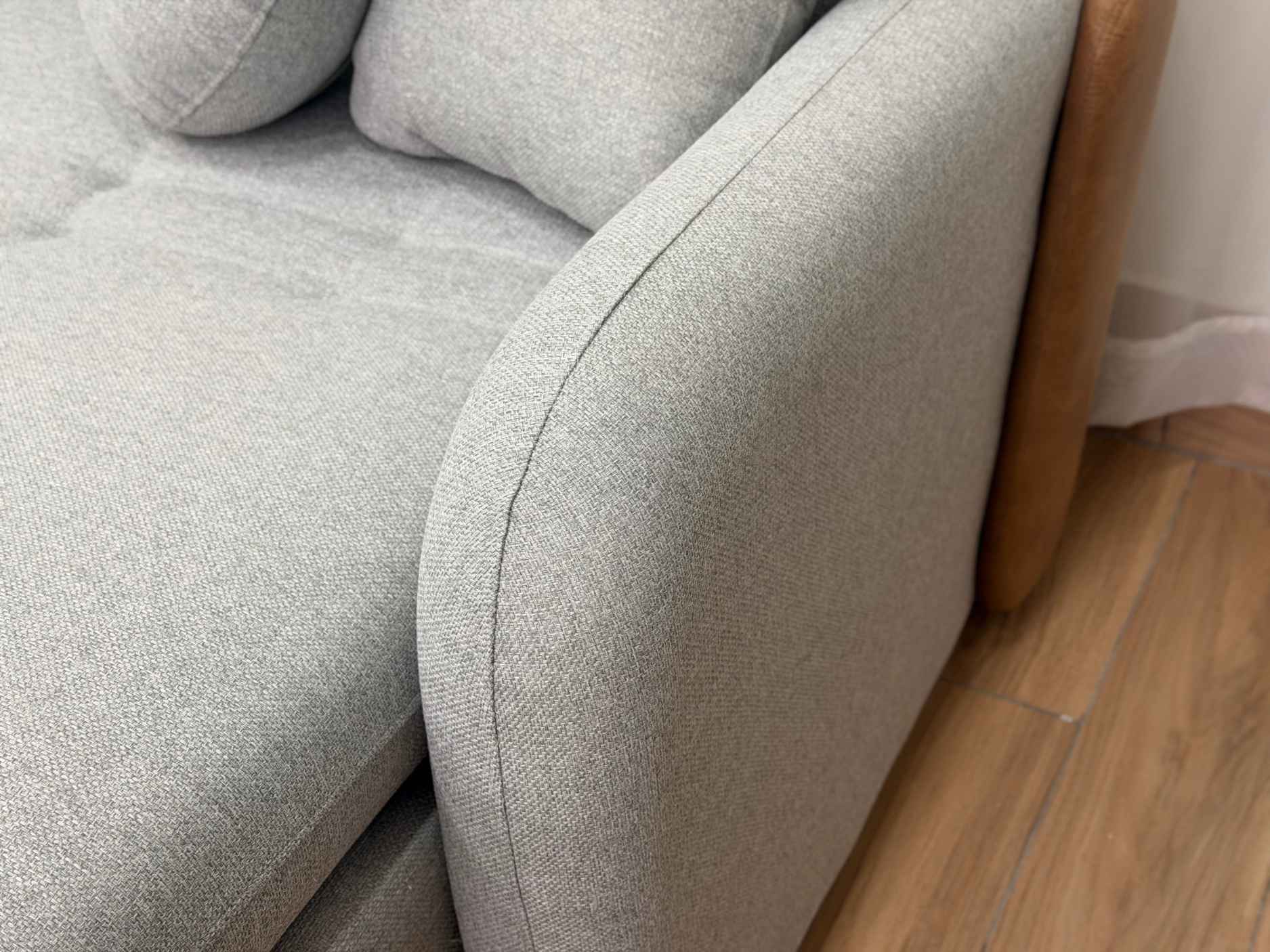 Sofa Cama Organ Molas Ensacadas 2.30m – Cinza Linho/Marrom Courino - Imagem 8